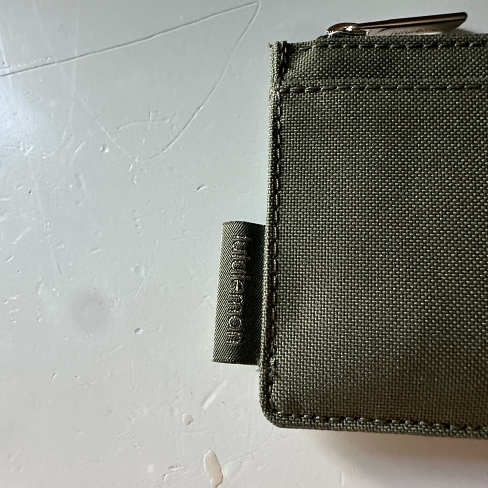 Lululemon Clippable Card Case - Picture 6 of 9